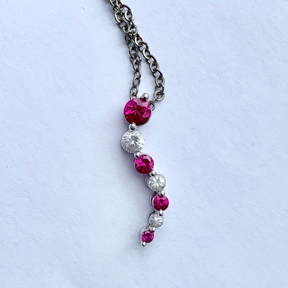 Vintage Jewelry - 10k White gold Pink gemstone wavy necklace